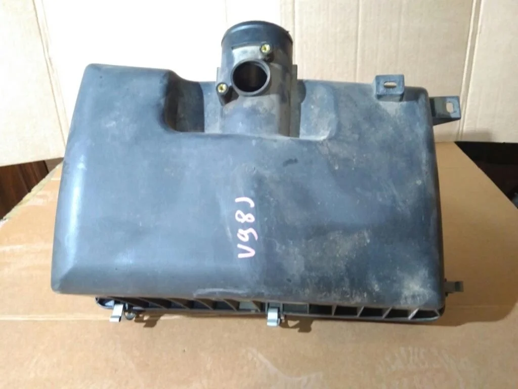 Б.у. корпус воздушного фильтра MITSUBISHI PAJERO V98W MITSUBISHI PAJERO V98W