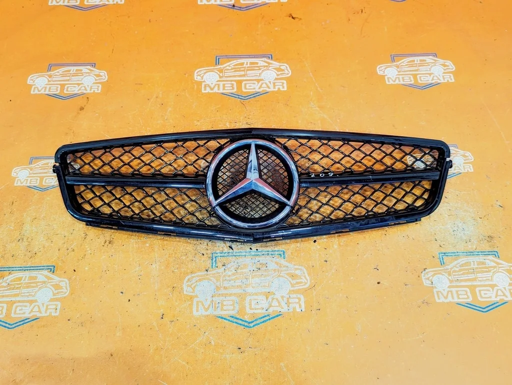 Решетка радиатора Mercedes-Benz