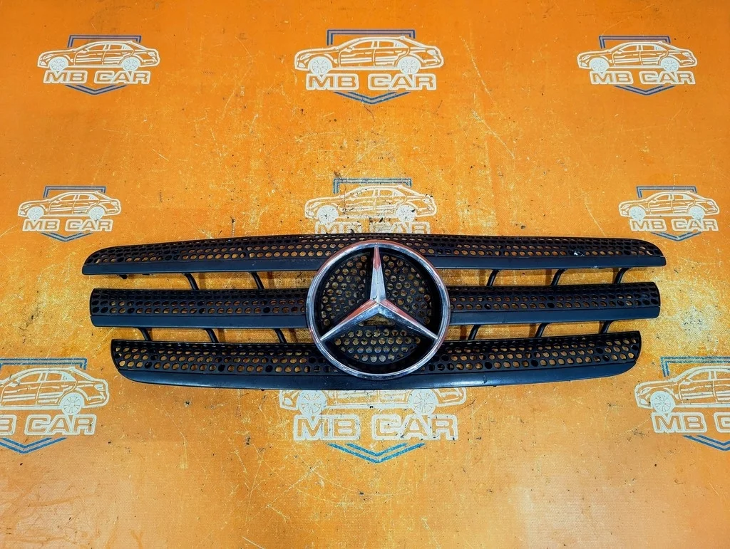Решетка радиатора Mercedes-Benz