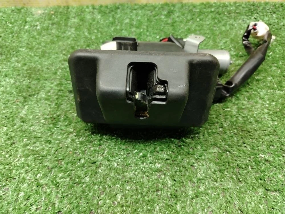 Замок крышки багажника Lexus LX570 2016 6935060191 URJ201 3URFE