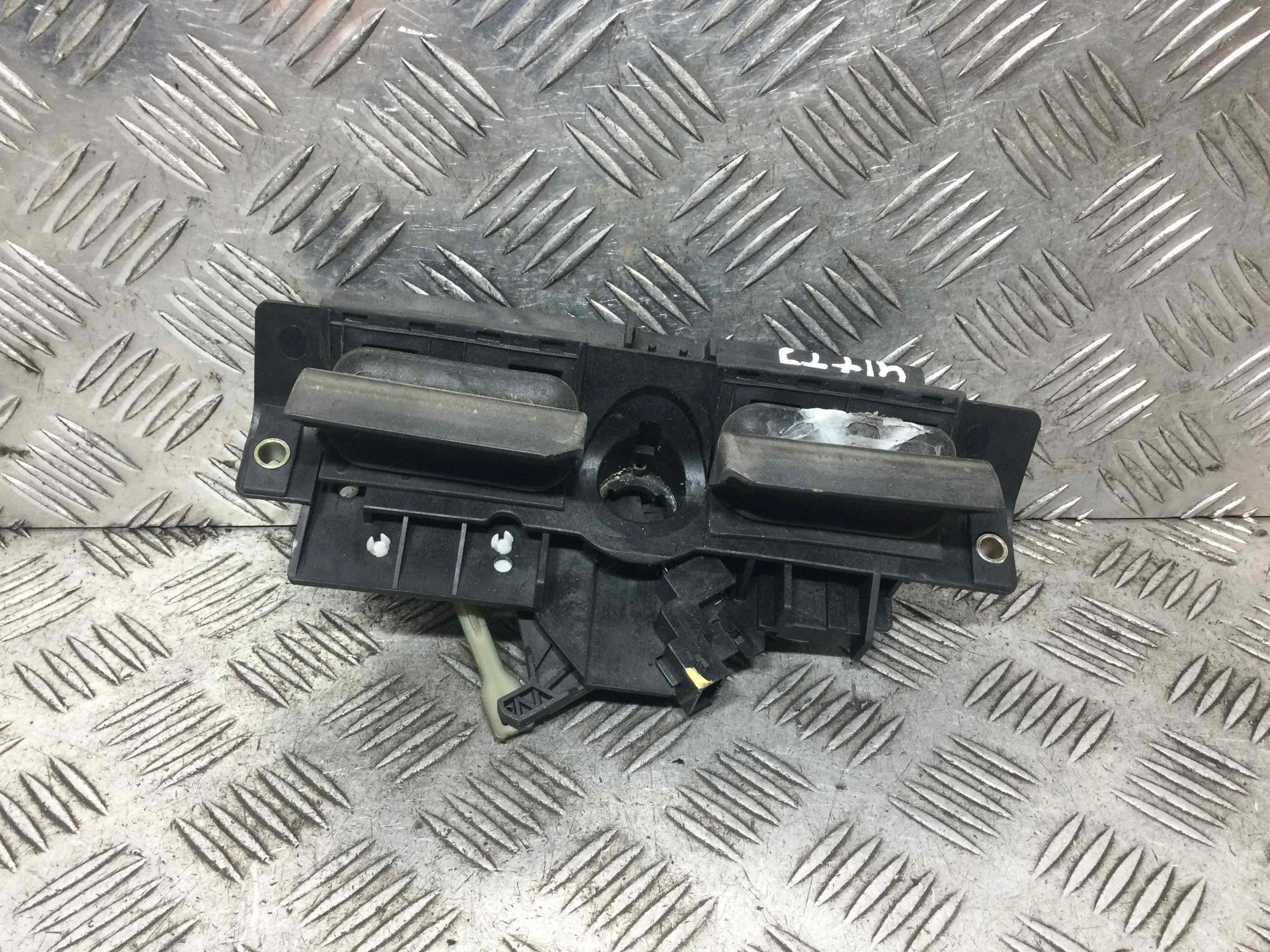 Ручка открывания багажника Audi A3 8L (1996-2000) бензин 1.8 Ti Механика Х/б