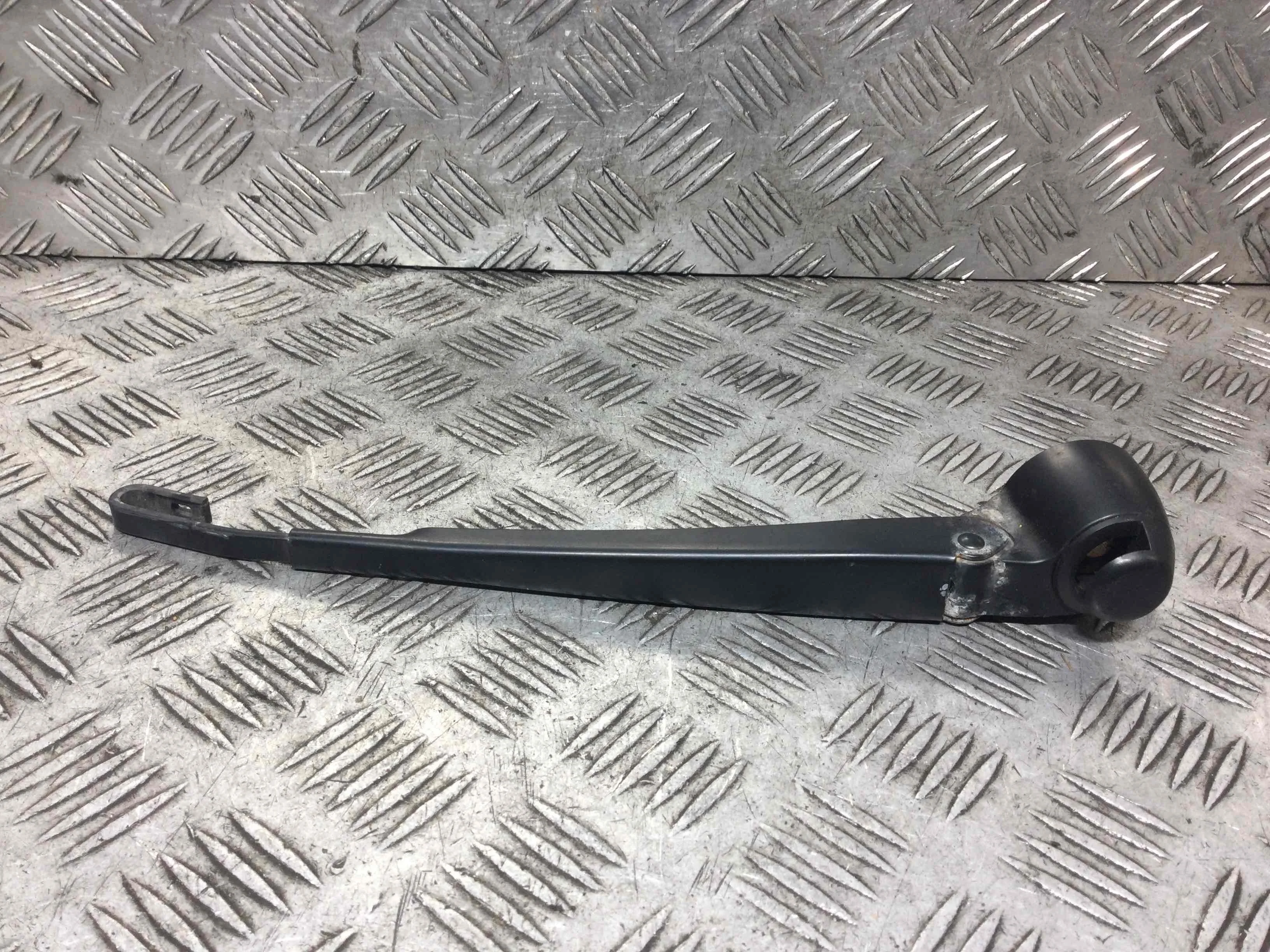 Щеткодержатель задний Audi A3 8L (1996-2000) бензин 1.8 Ti Механика Х/б