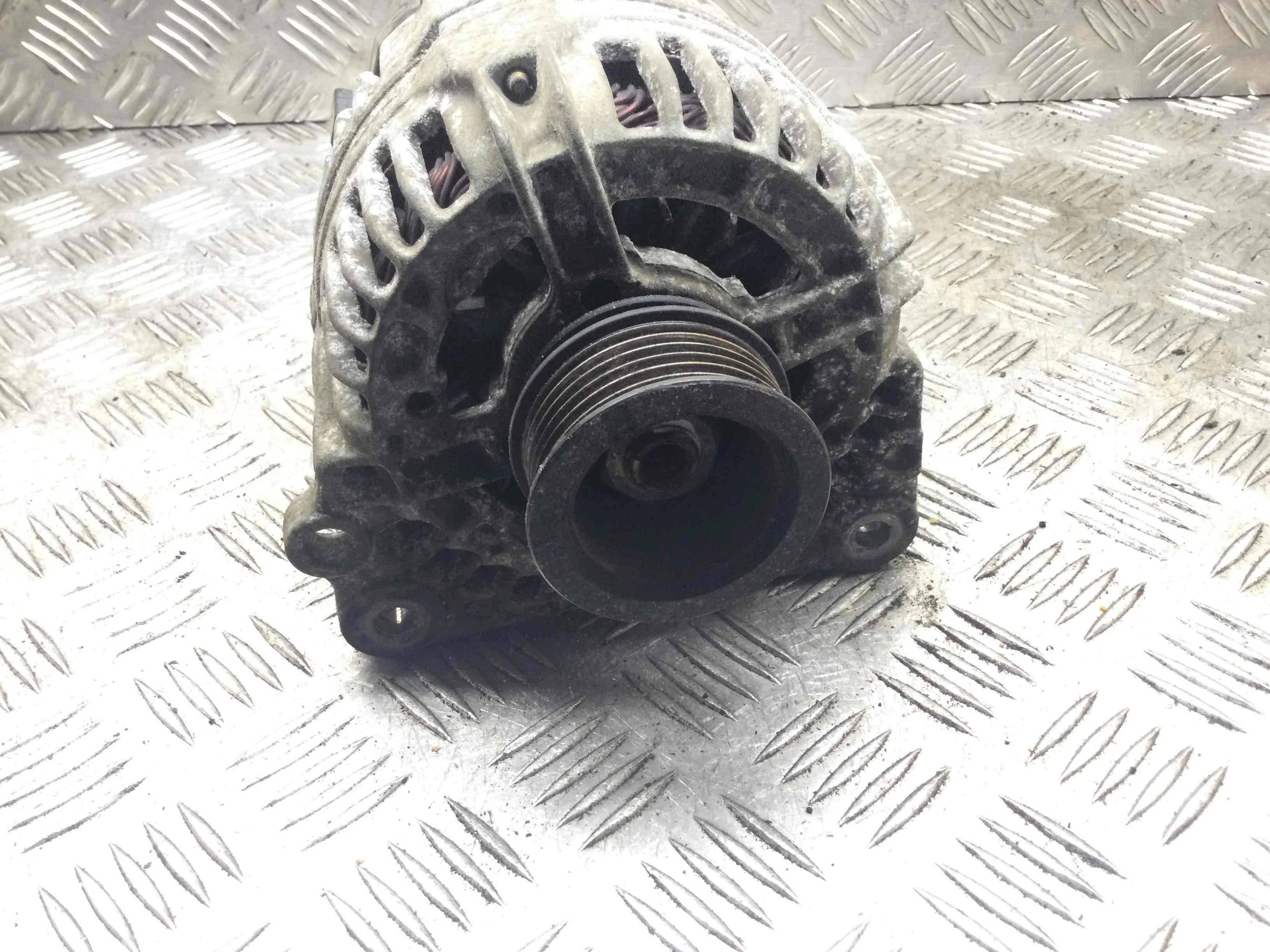 Генератор Volkswagen Bora Bora (1J) 1998 - 2005 бензин 1.6 i Механика Х/б