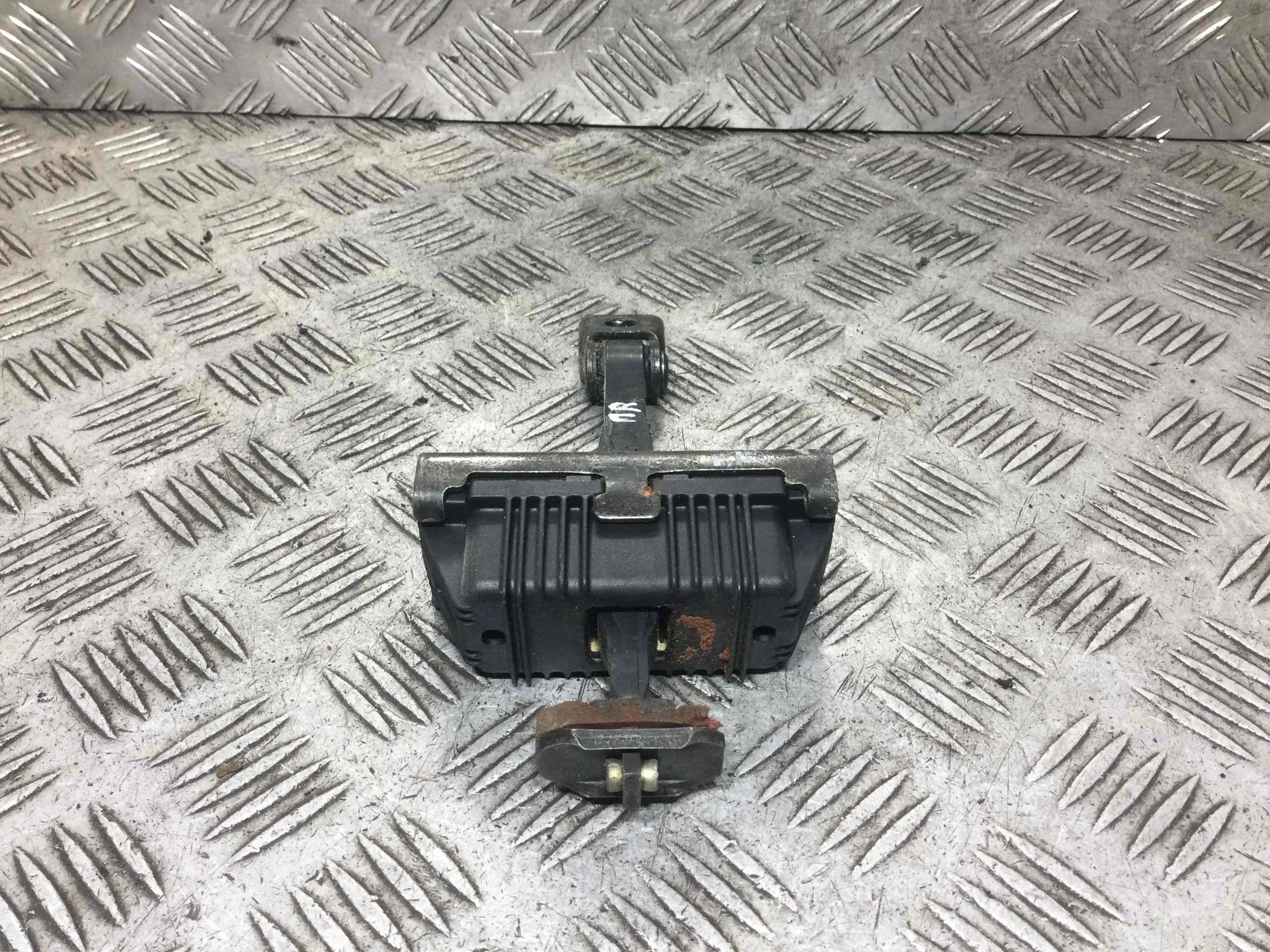 Ограничитель открывания двери передней BMW 3-Series 3-Series E46 1998 - 2006 бензин 1.8 i Механика 3-дв, х/б