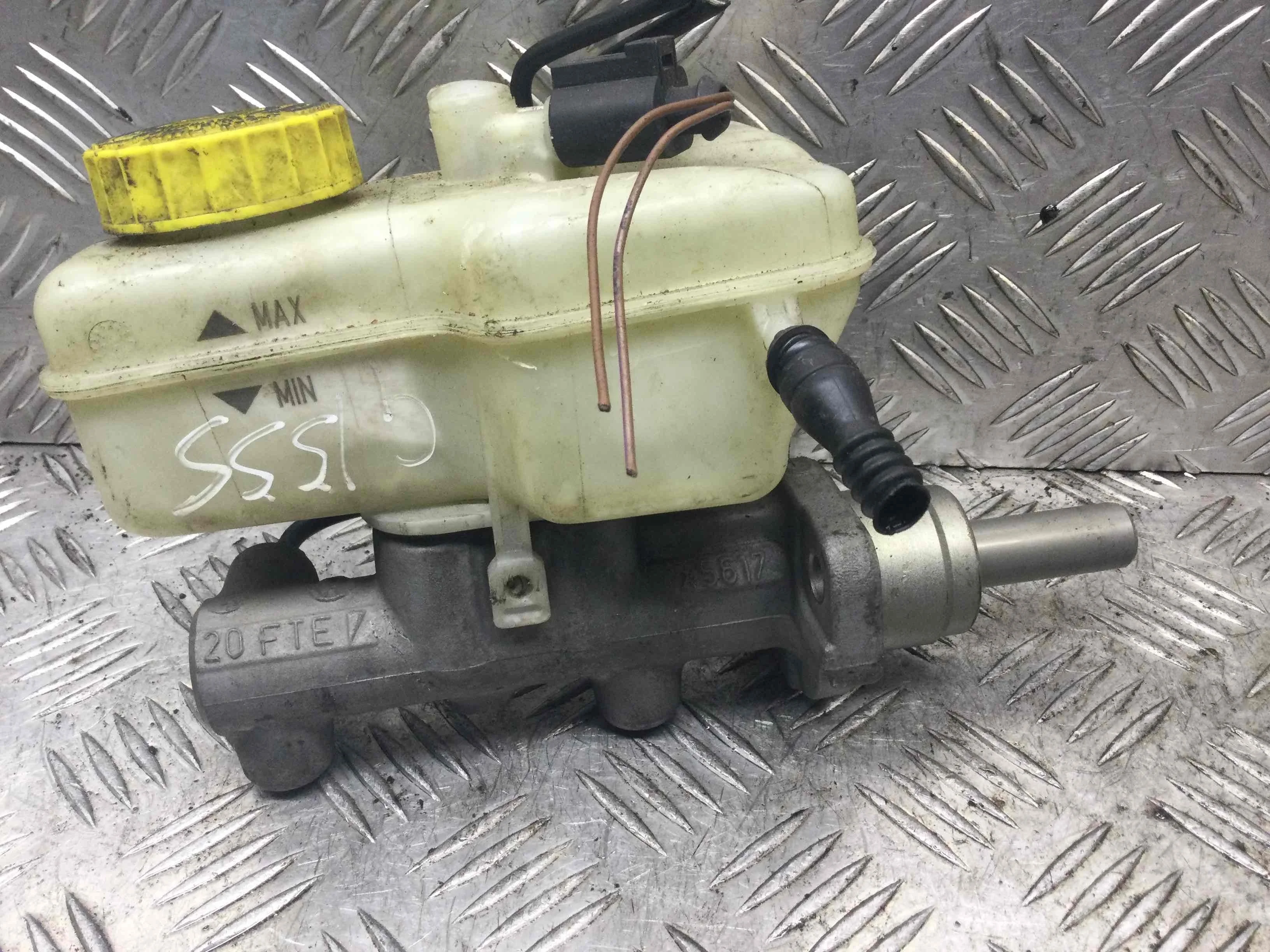 Цилиндр тормозной главный Volkswagen Polo 4 поколение (2001-2005) бензин 1.4 i Механика Х/б