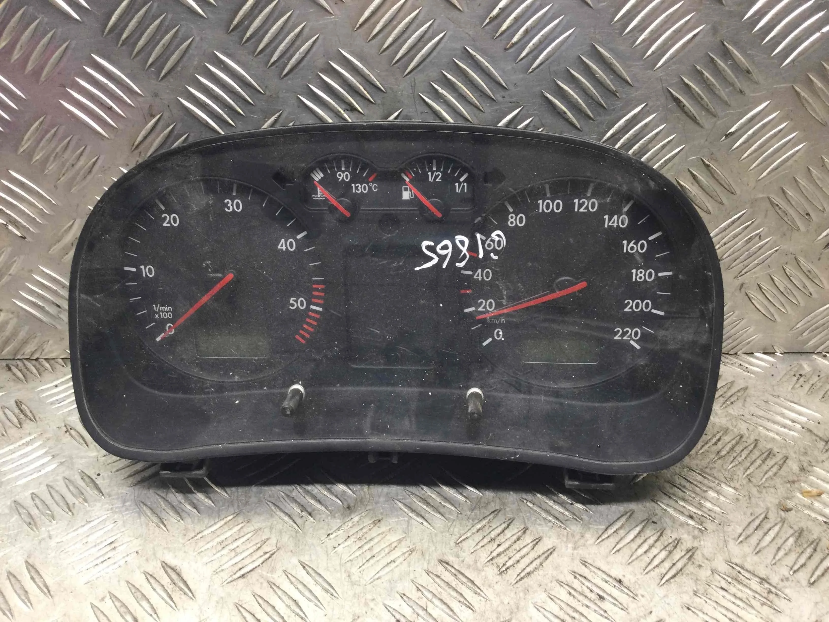 Щиток приборов (приборная панель) Volkswagen Golf 4 поколение (1997-2004) дизель 1.9 SDI Механика Х/б