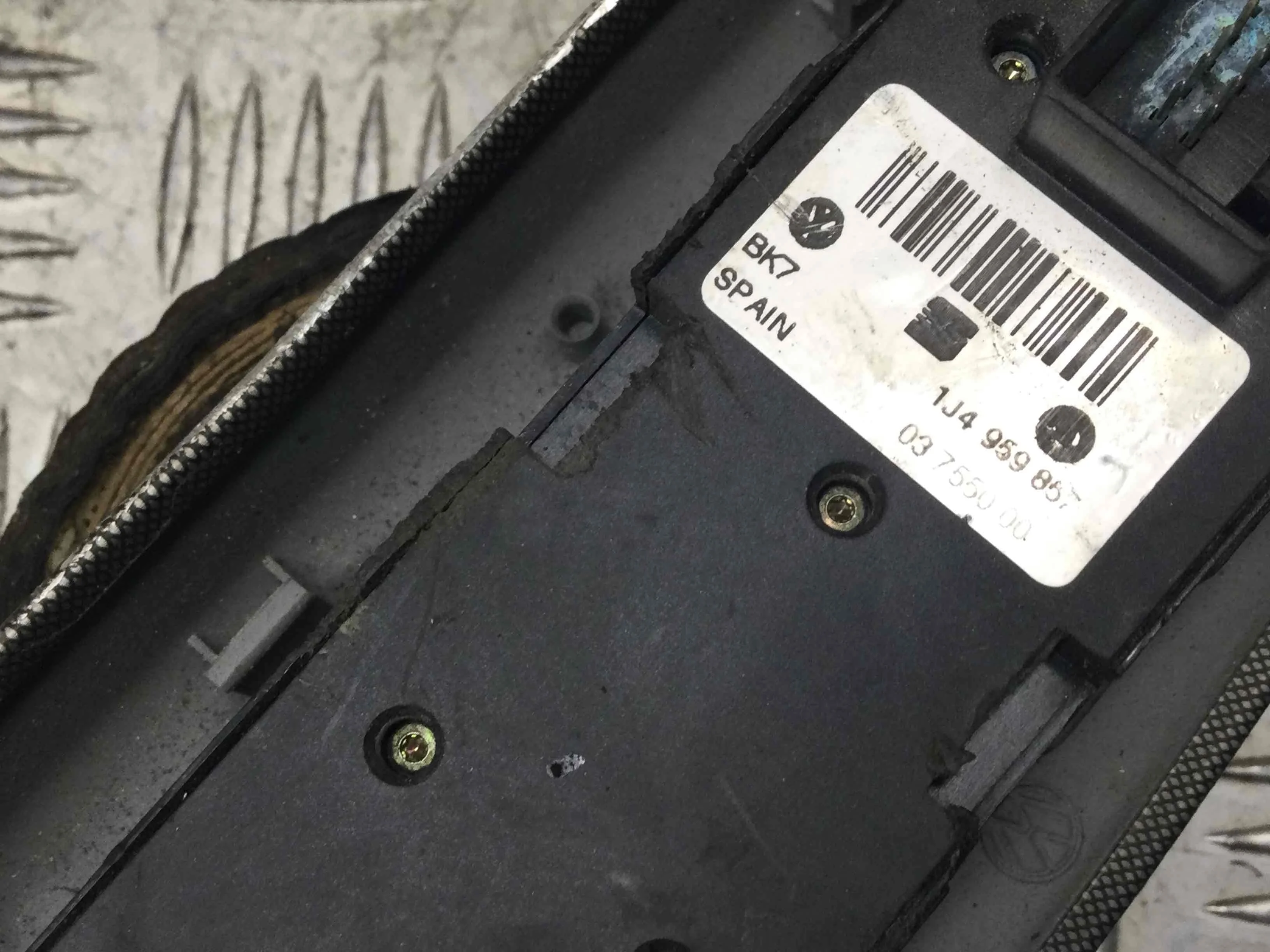 Блок управления стеклоподъемниками Volkswagen Passat B5 (1996-2000) бензин 1.6  Механика Седан