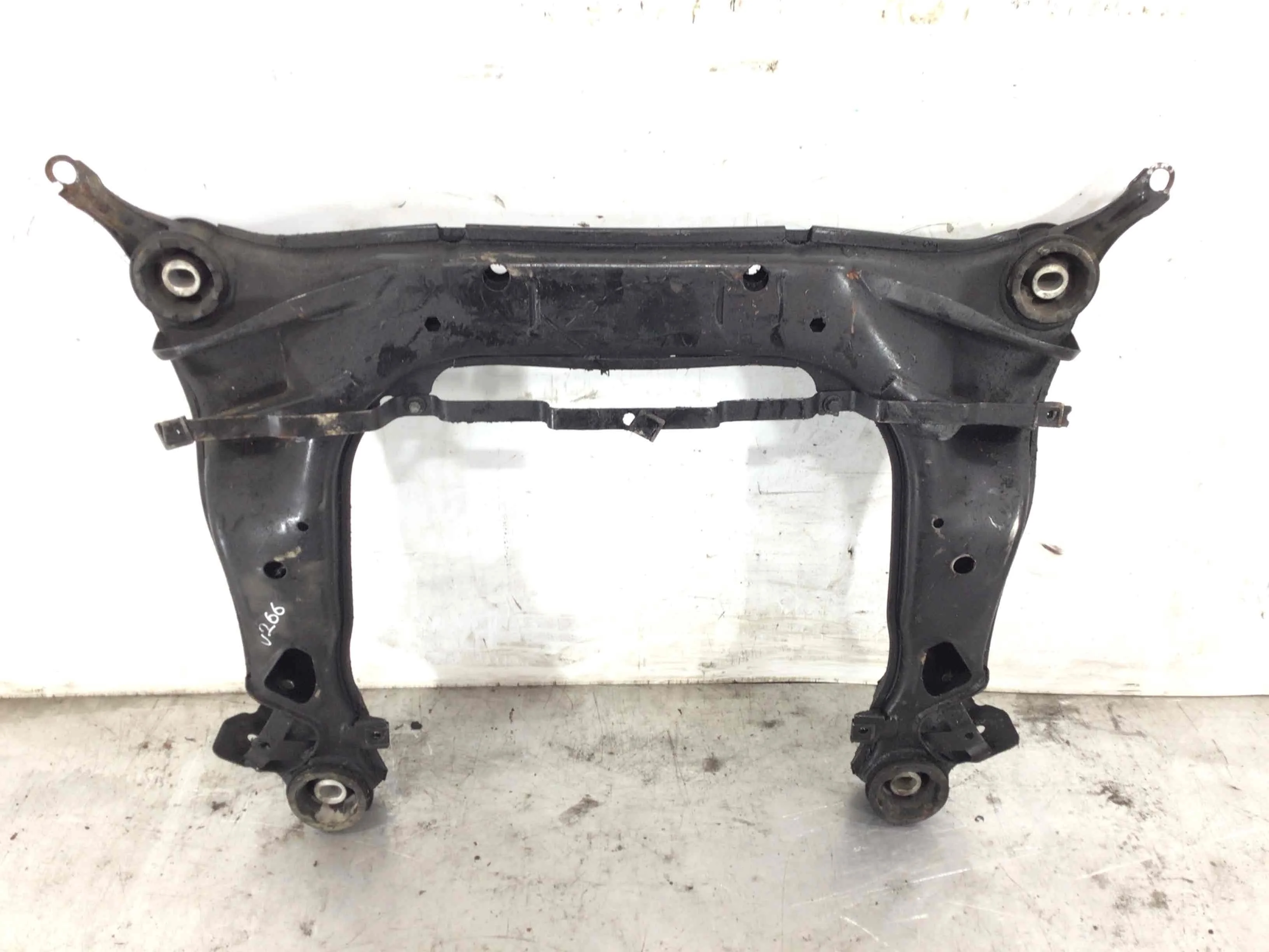 Балка подвески передняя (подрамник) Audi A4 B6 (2000-2005) дизель 2.5 TDI Автомат Универсал