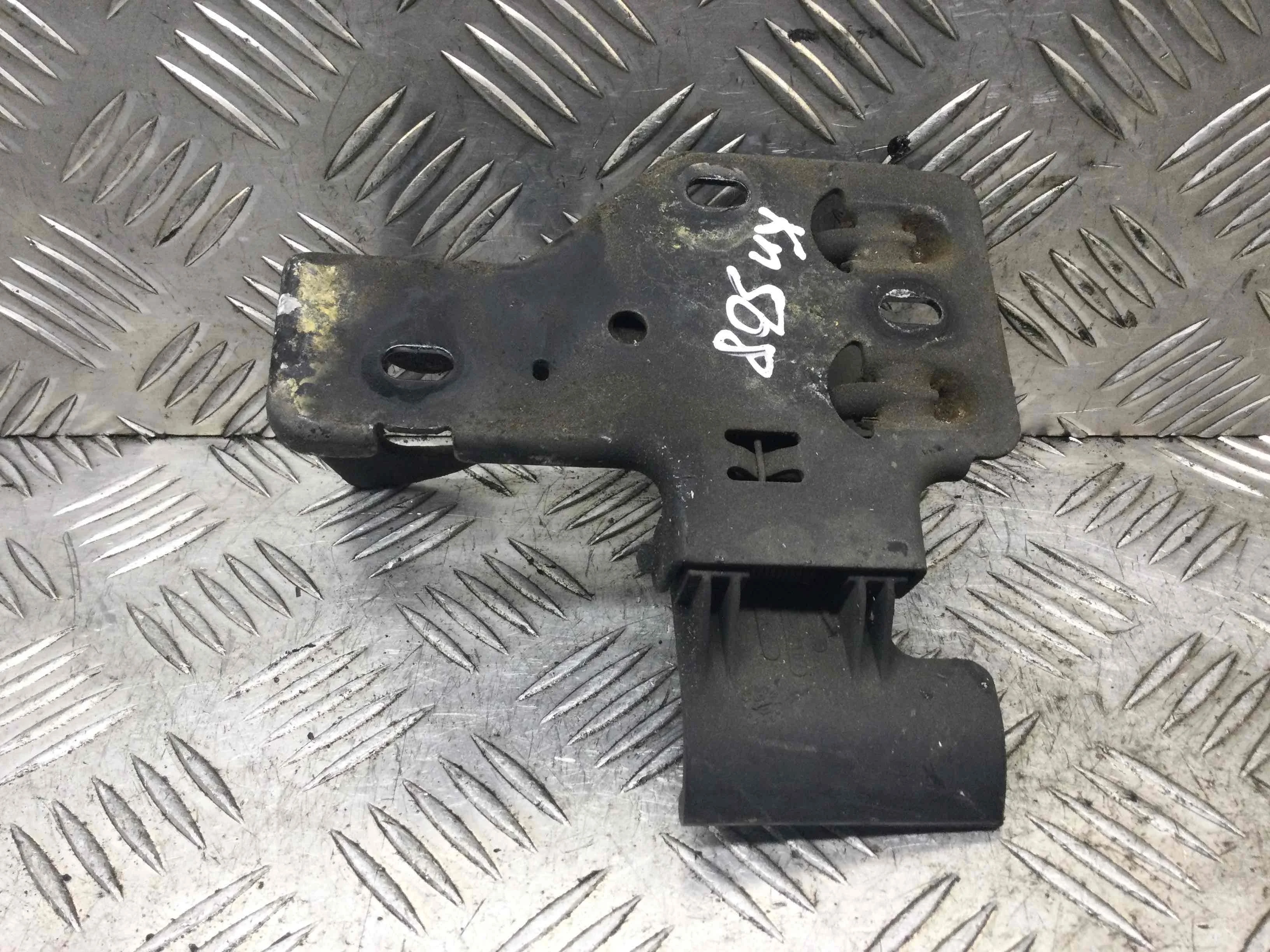 Крюк капота Volkswagen Touareg 1 поколение 2002-2007 дизель 2.5 TDI Механика Внедорожник