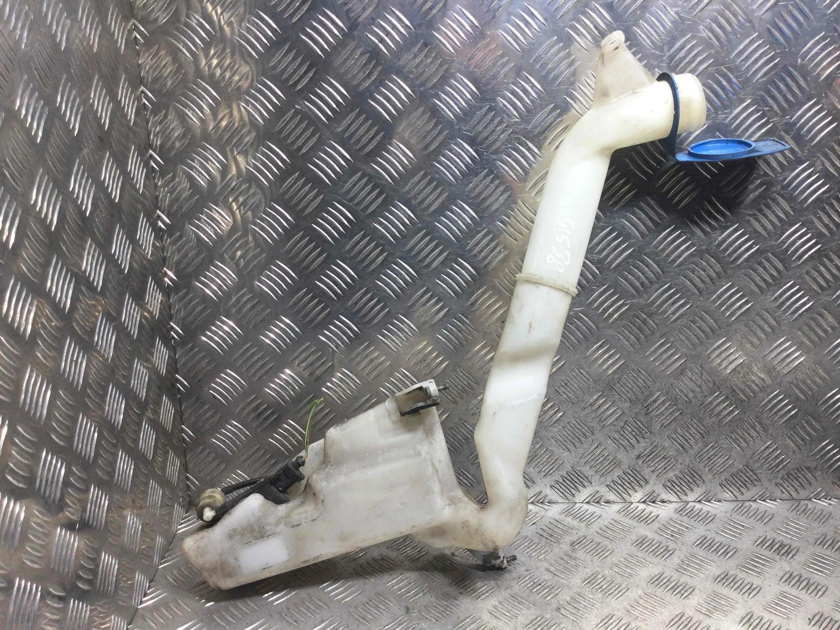 Бачок омывателя Volkswagen Polo 4 поколение (2001-2005) бензин 1.4 i Механика Х/б