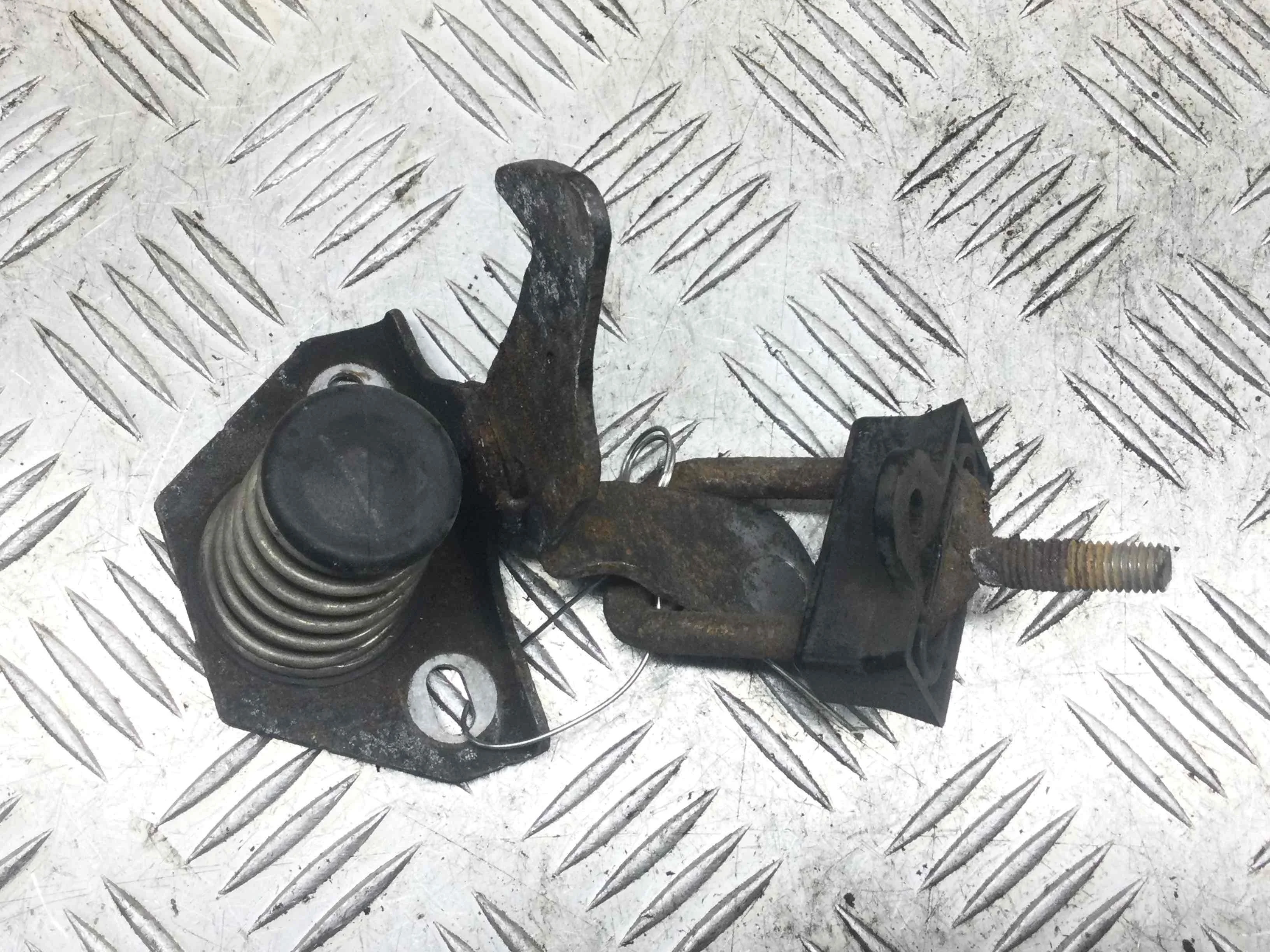 Замок капота BMW 1-Series E87/E81/E82/E88 [рестайлинг] (2007-2011) дизель 2.0 TD Механика Х/б