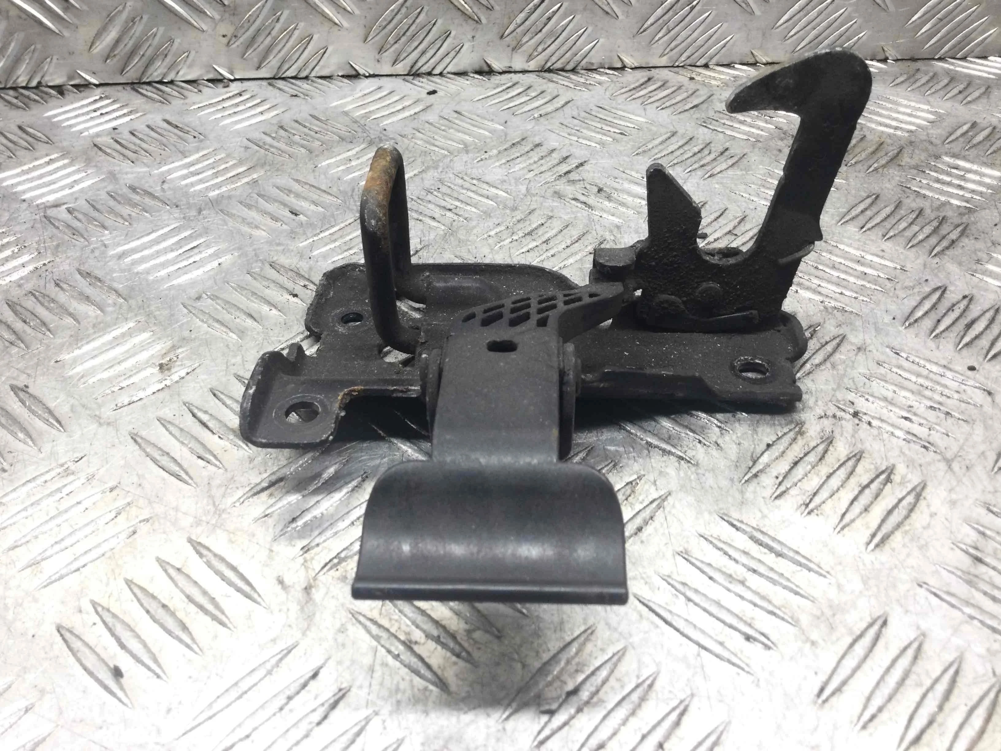 Замок капота Audi A4 B6 (2000-2005) дизель 2.5 TDI Механика Кабриолет