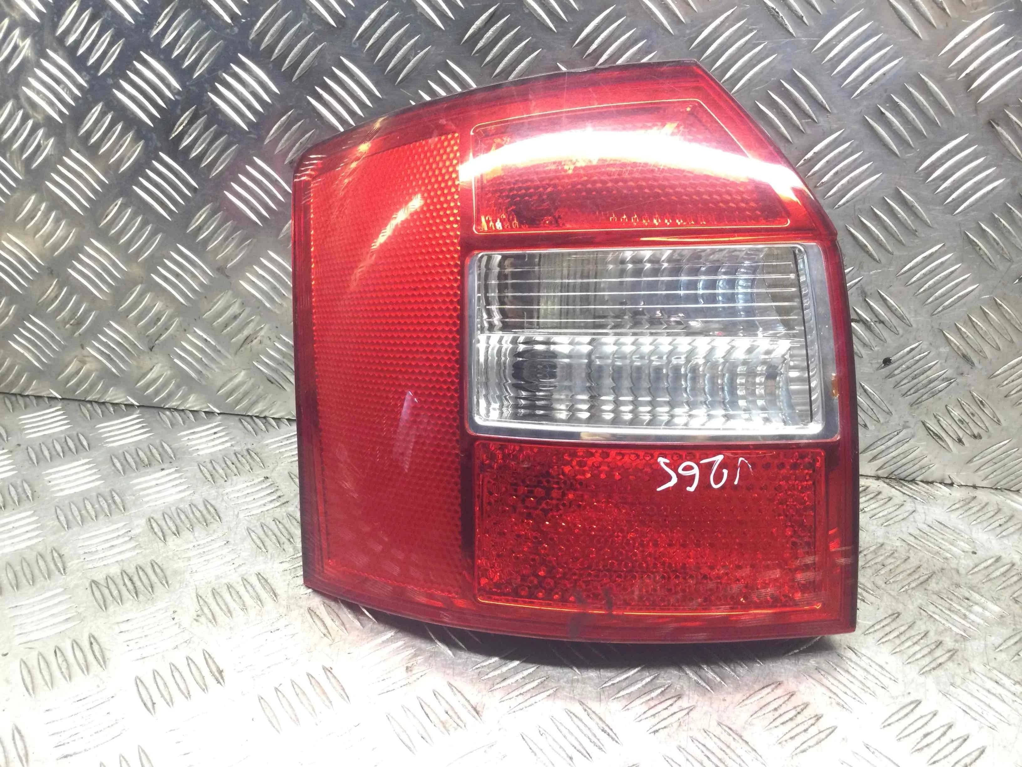 Фонарь задний левый Audi A4 B6 (2000-2005) дизель 2.5 TDI Автомат Универсал