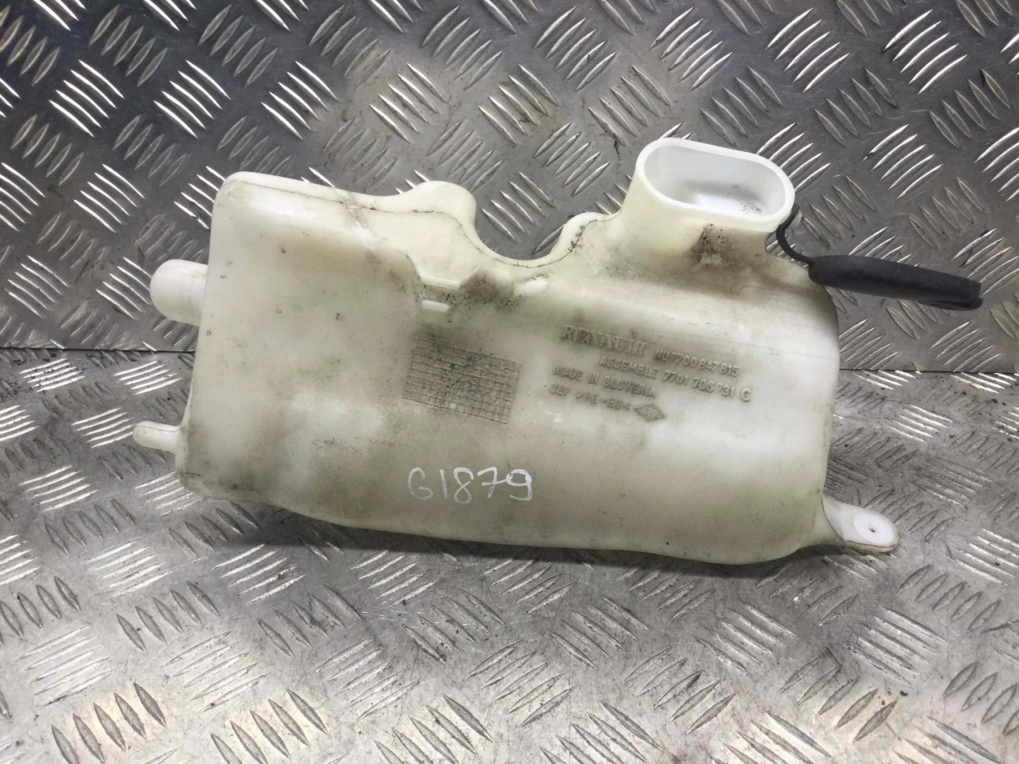 Бачок омывателя Renault Clio 2 поколение [рестайлинг] (2001-2005) дизель 1.5 dCi Механика Х/б