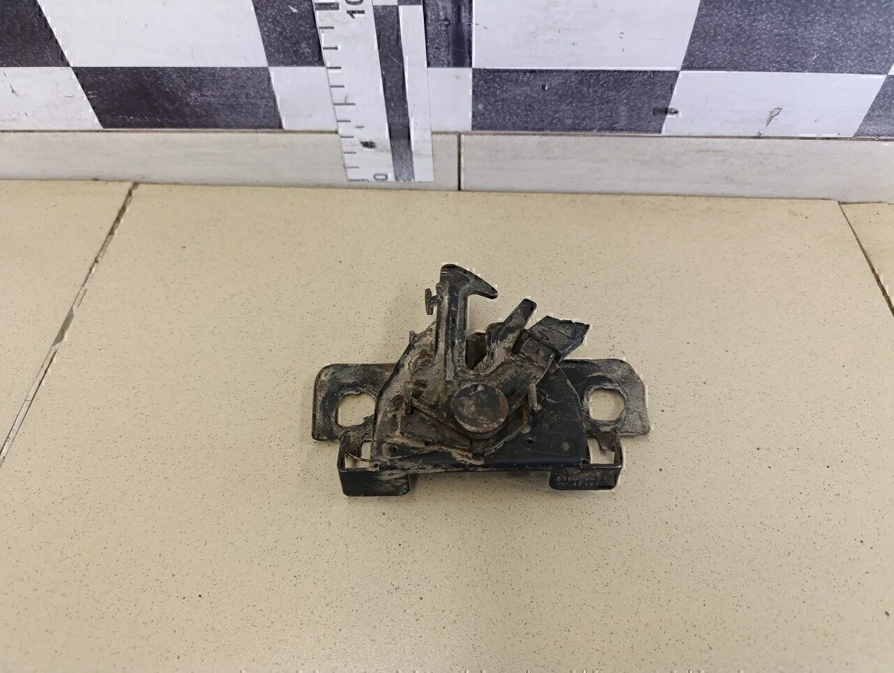 Замок капота Logan II 2014>