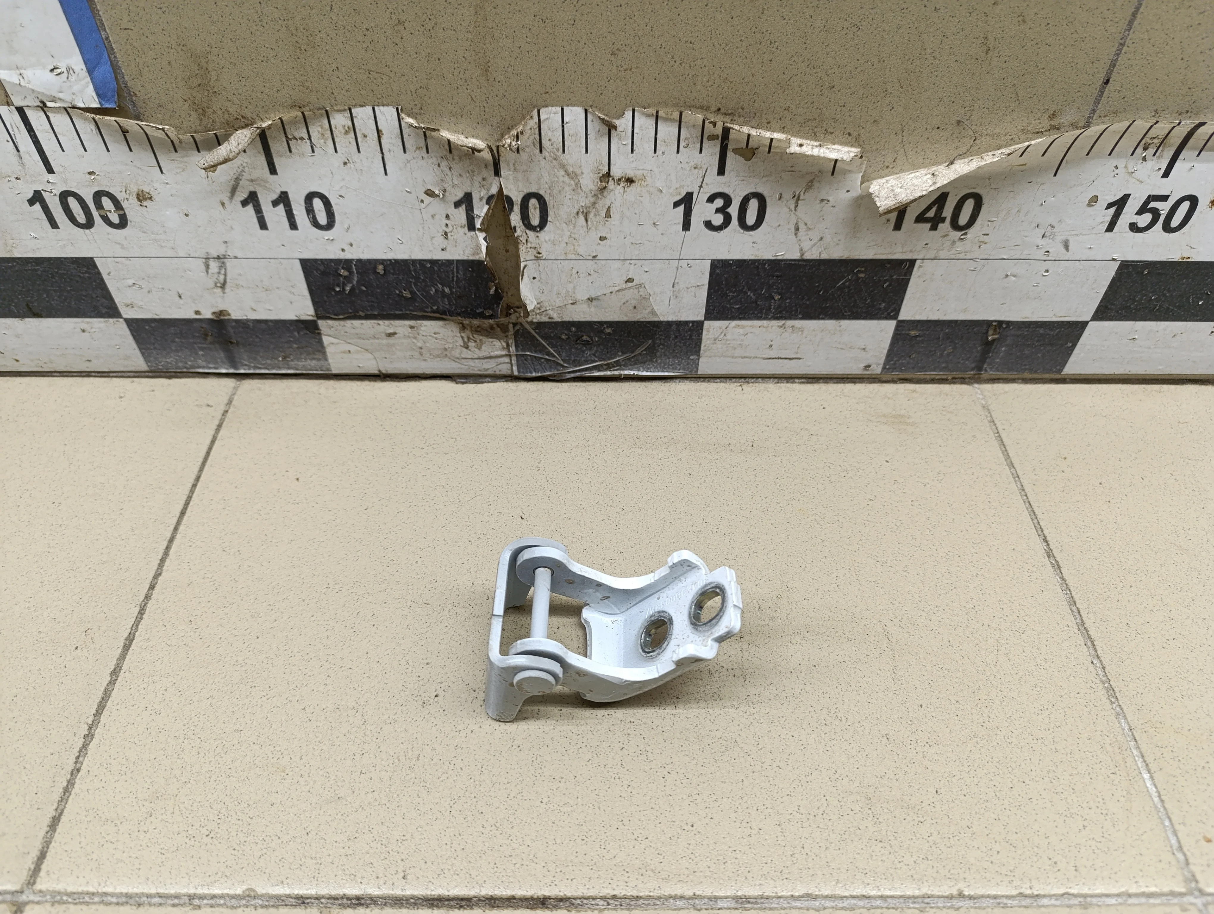 Петля двери Fluence 2010>