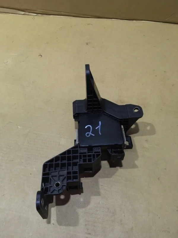 Блок предохранителей салонный Toyota Land Cruiser 200 2015 8273160290 URJ202 4.5 1VD-FTV, правый