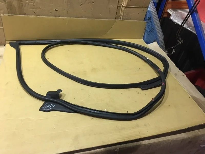 Уплотнитель двери TOYOTA Land Cruiser 2010 6786260150 URJ200 1VD-FTV 4.5, передний левый