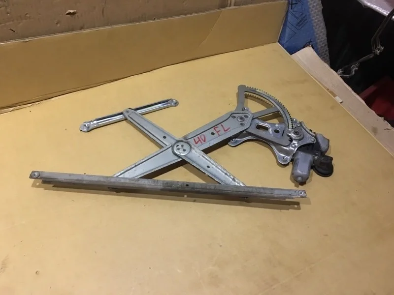 Стеклоподъемник электр. передний левый Toyota Land Cruiser 2010 6980260080 URJ200 1VD-FTV 4.5, передний левый