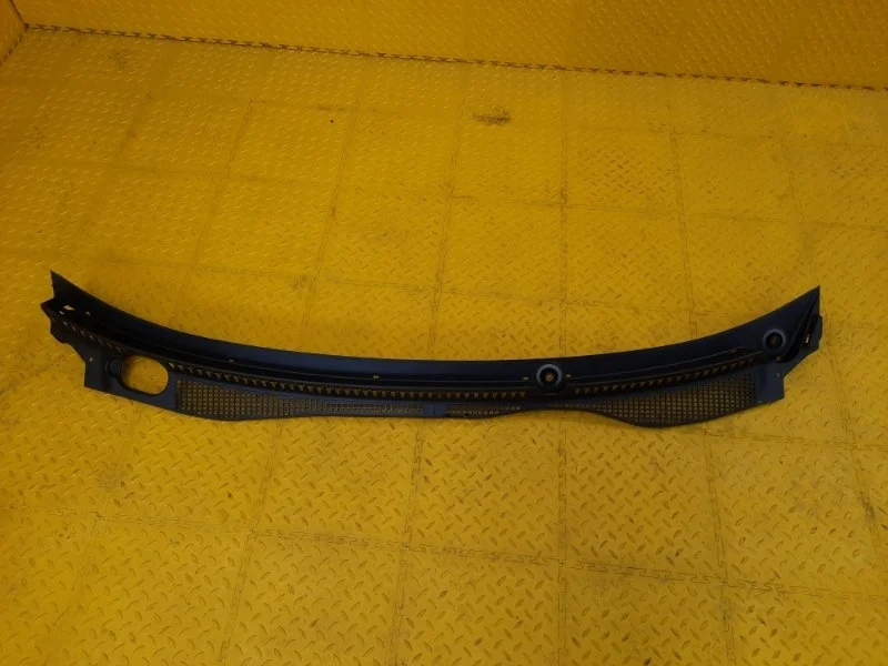 Решетка под лобовое стекло ( жабо ) Renault Kaptur 2017 668118163R REA H4M429