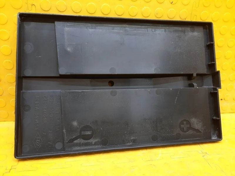 Площадка АКБ Renault Kaptur 2017 648947133R REA H4M429