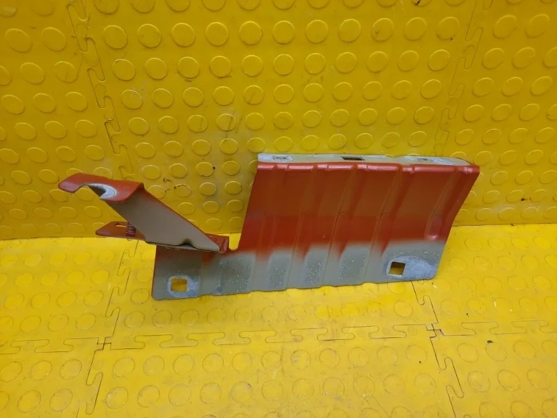 Кронштейн крыла Renault Kaptur 2017 631462198R REA H4M429, передний правый