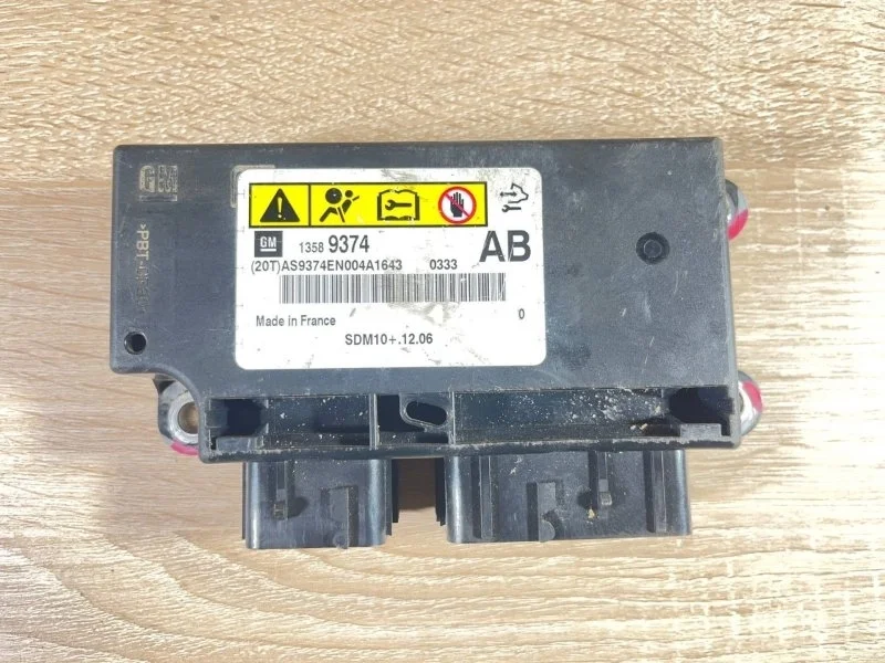 Блок управления AIRBAG Opel Astra 2012—2018 13589374