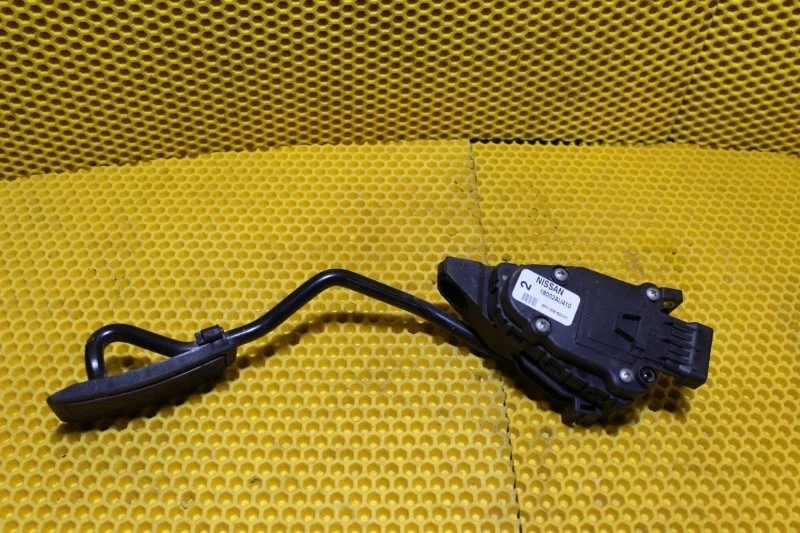 Педаль газа Nissan Primera 2001—2008 18002AU410 P12