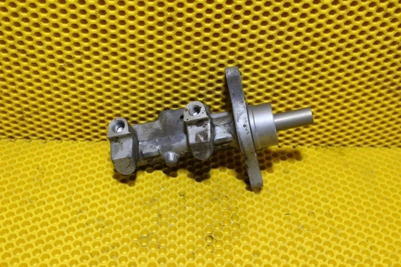 Главный тормозной цилиндр Nissan Almera 2012—2018 D60104AA8A