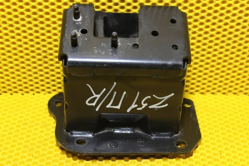 Кронштейн усилителя бампера Nissan Murano 2007—2013 622101AA0A Z51 VQ35, передний