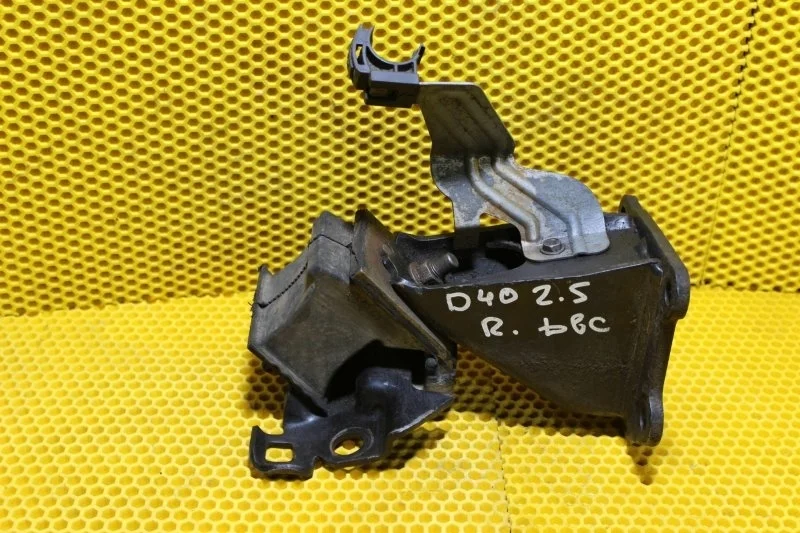 Подушка двигателя Nissan Navara 2004—2010 11220EB300 D40