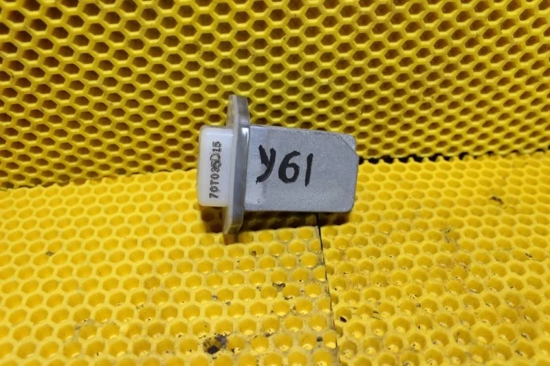 Резистор печки Nissan Patrol 2004—2023 27761AV600