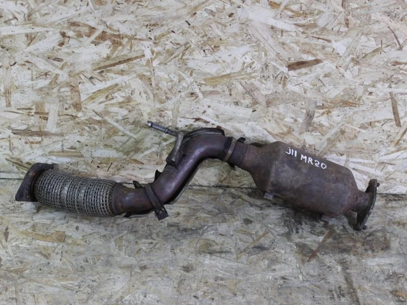 Труба глушителя Nissan Qashqai 2013—2019 200A04CM0A J11E, передняя