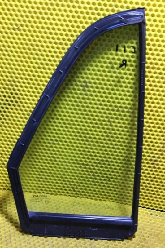 Стекло форточка Nissan Tiida 2010—2013 82262EL400 C11, заднее правое