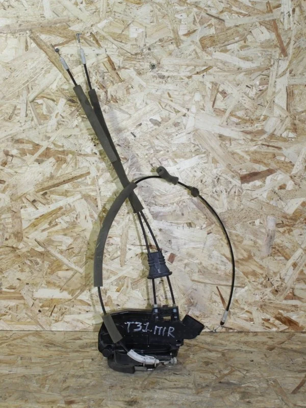 Замок двери Nissan Xtrail 2007—2011 80500JG400 T31, передний правый