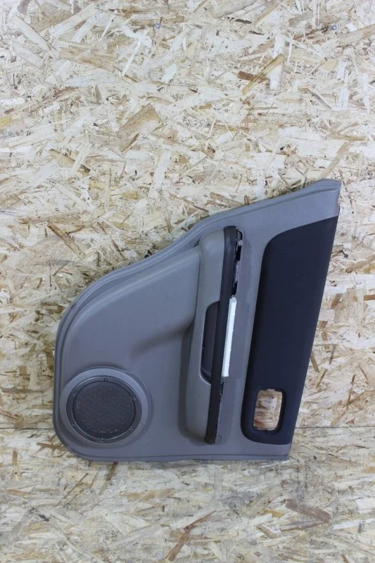 Обшивка двери Nissan Xtrail 2007—2011 829018H801 T30, задняя левая