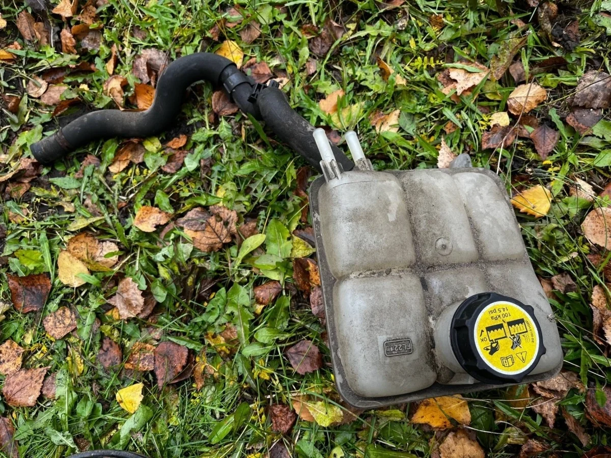 Бачок расширительный Mazda 3 LF8B15350B BL