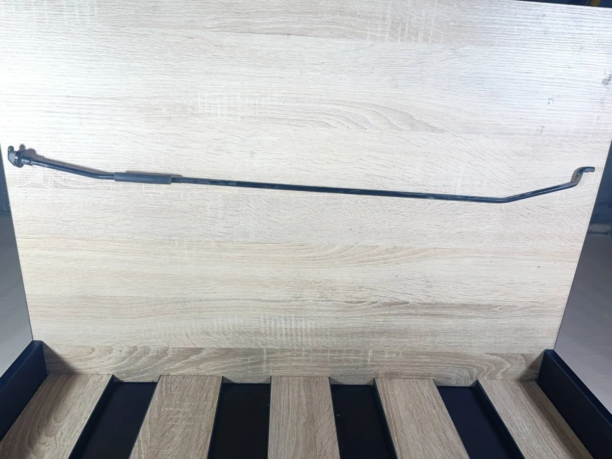 Упор капота Mazda 3 BBM456651 BL