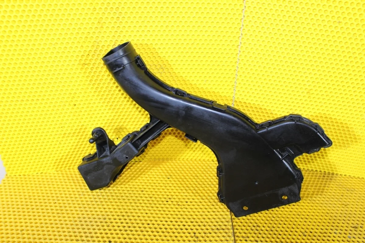 Воздухозаборник воздушного фильтра Nissan Tiida 16554ED000 C11