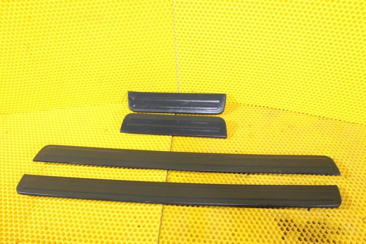 Накладка порога внутренняя Nissan Tiida 769B0EL00A C11