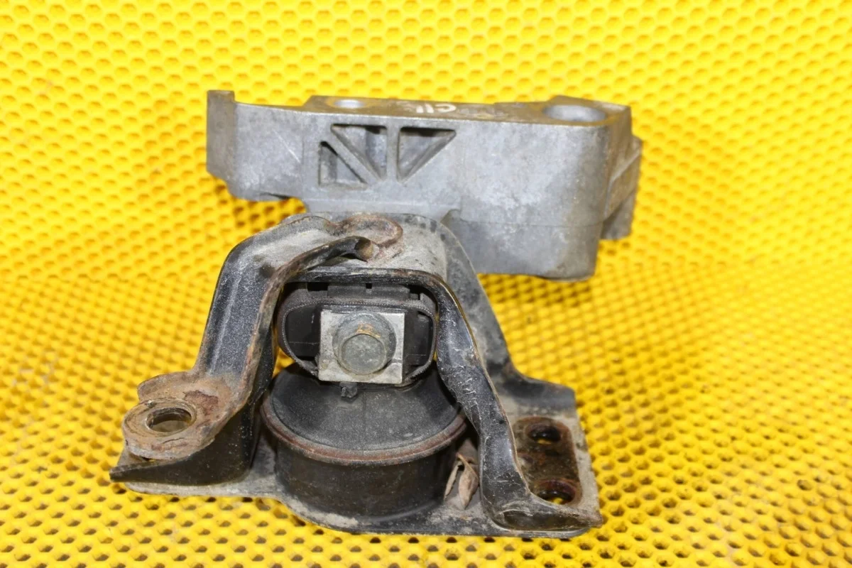 Опора ДВС Nissan Tiida 11210ED50B C11, правая