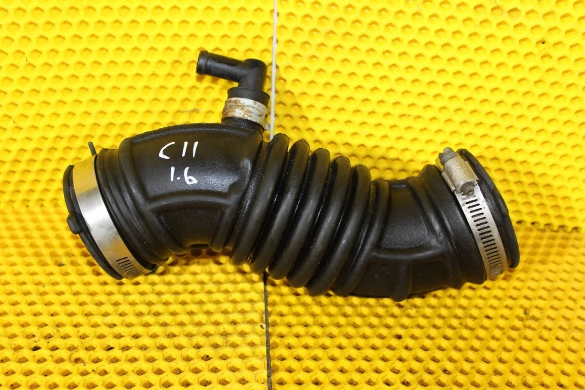 Патрубок воздушного фильтра Nissan Tiida 16578ED00A C11