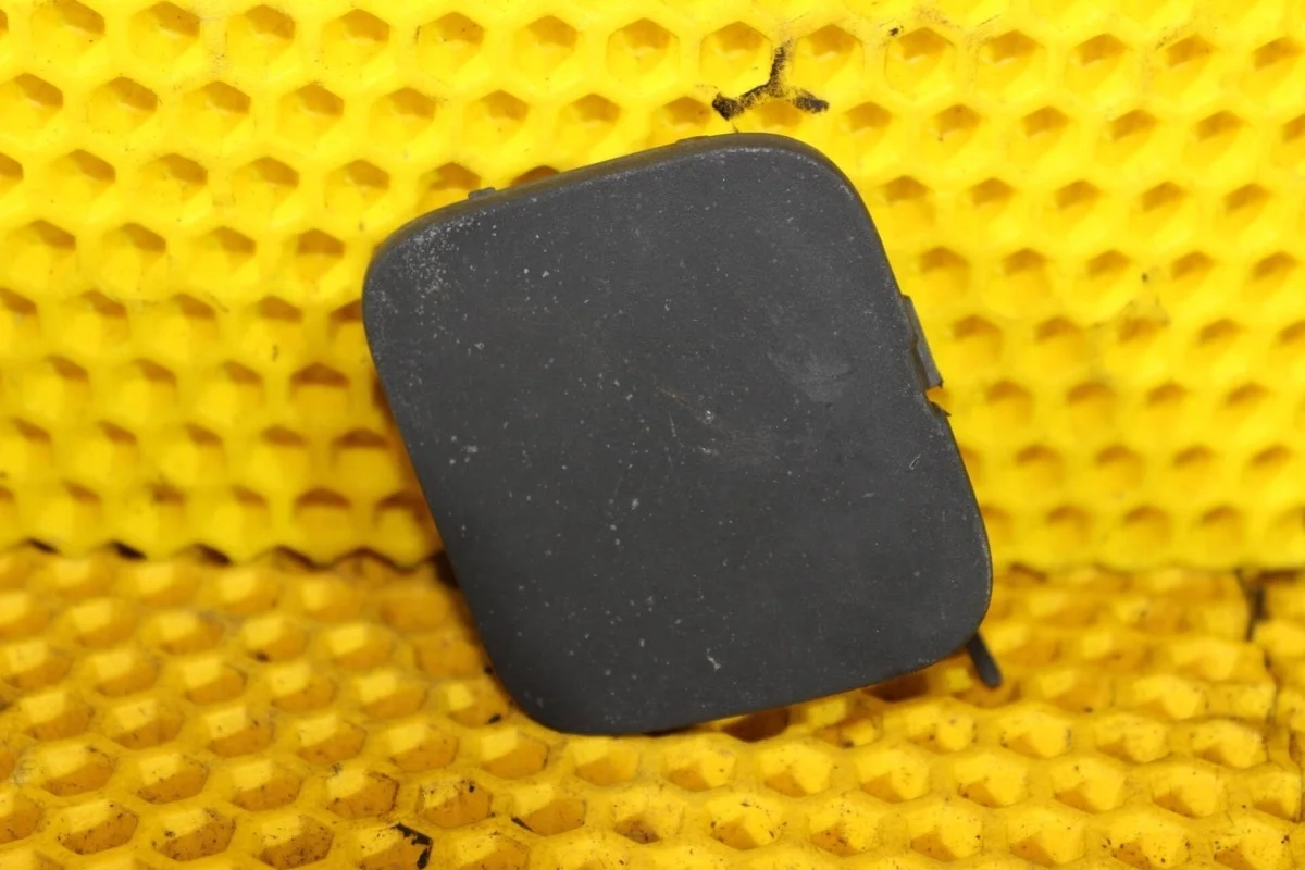 Заглушка буксировочного крюка Nissan Note 622A09U040 E11