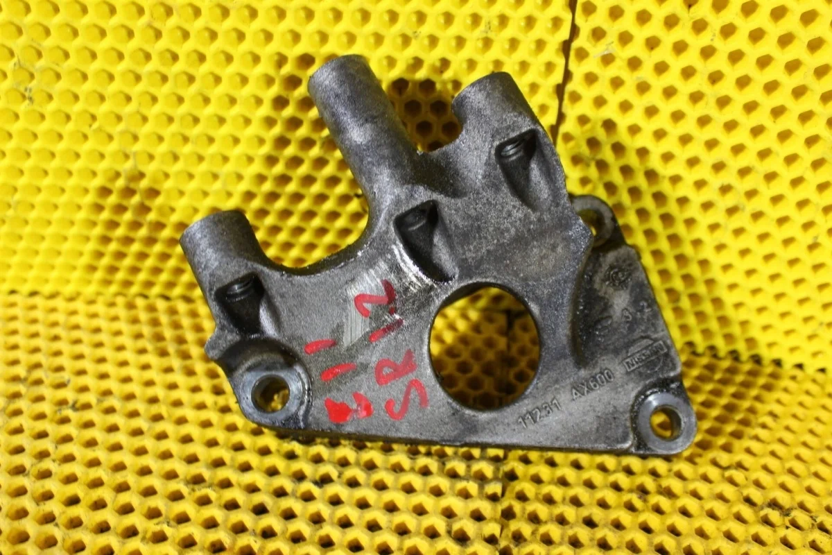 Кронштейн ДВС Nissan Note 11231AX600 E11, правый