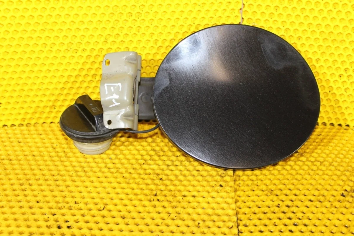 Лючок топливного бака Nissan Note 788309U00A E11