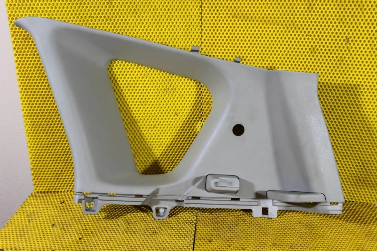 Обшивка багажника Nissan Note 769349U000 E11, правая