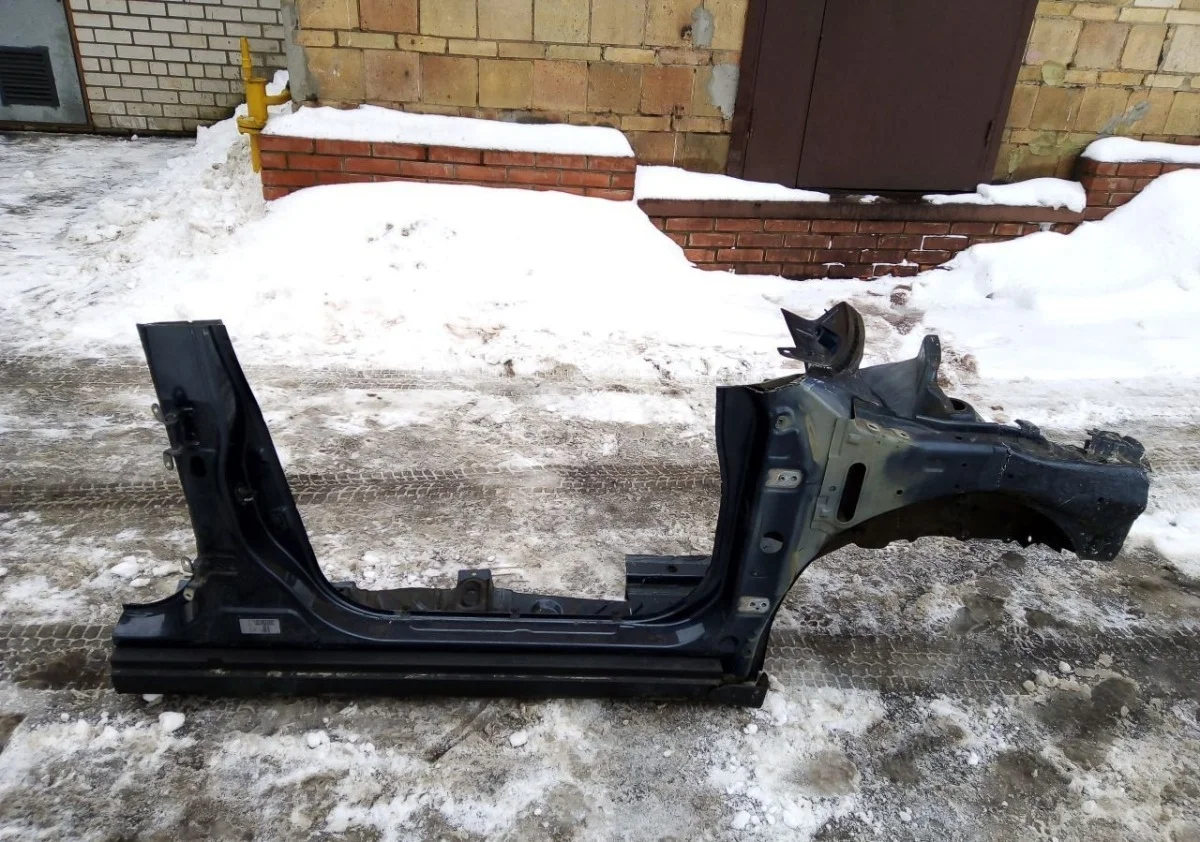 Часть кузова стойка с порогом Nissan Almera 760224AA8A G15 K4M, правый