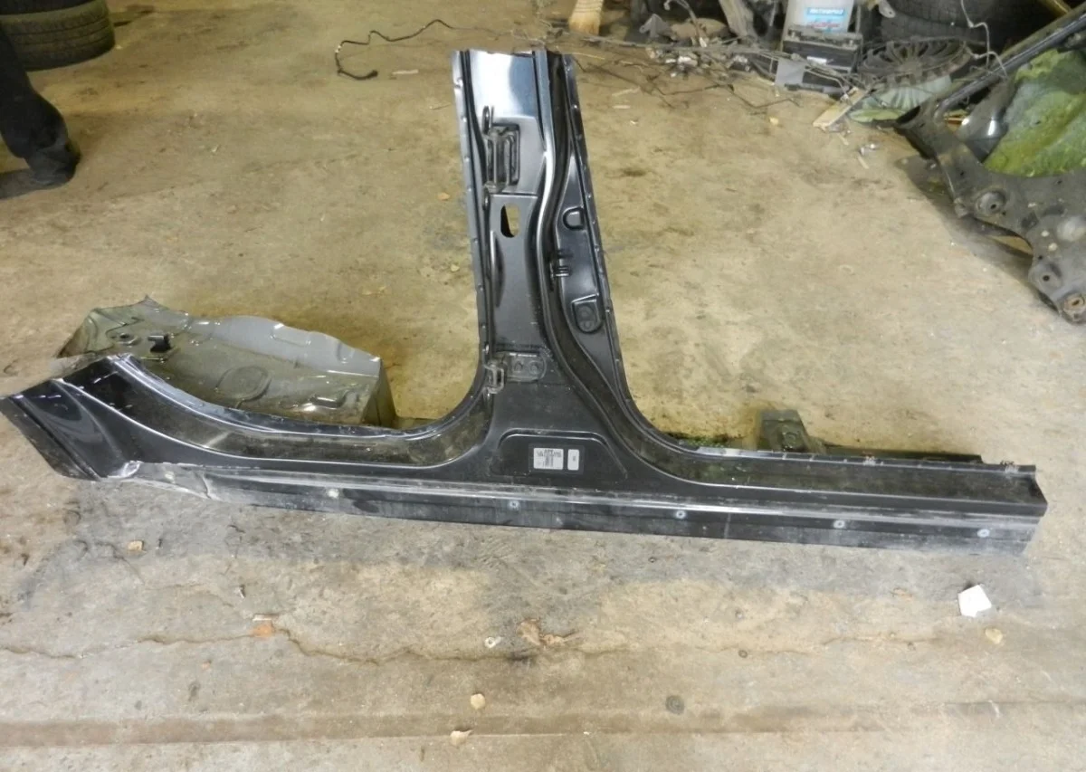 Часть кузова стойка с порогом Nissan Almera 760224AA8A G15 K4M, правый