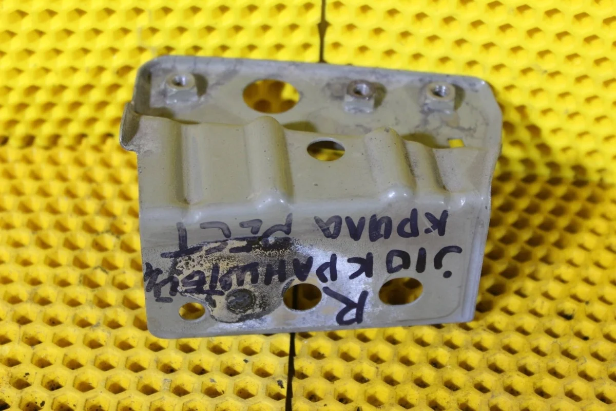 Кронштейн крыла Nissan Qashqai F3180BR0MA J10, передний правый