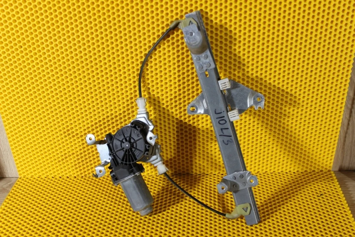 Стеклоподъемник Nissan Qashqai 82700JD400 J10E, задний левый